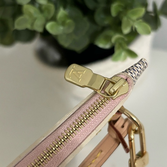 Authentic Louis Vuitton Neverfull Pochette Wristlet - Pink Ballerine - Picture 3 of 7